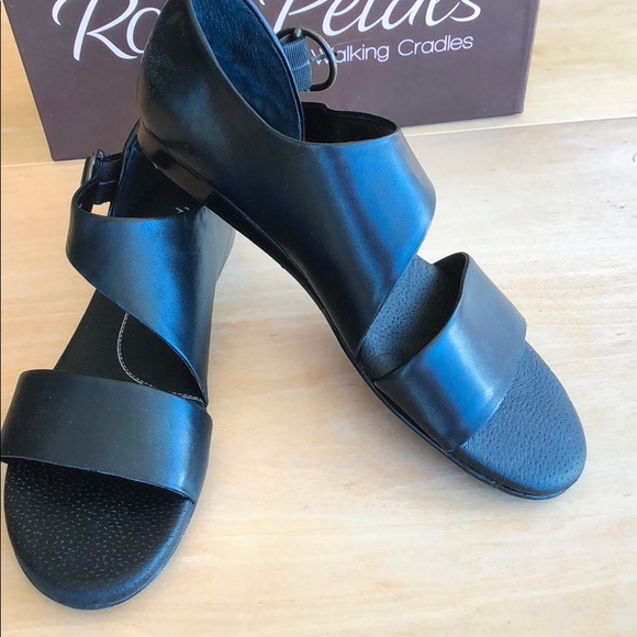 Rose Petal sandals size 9 narrow - Picture 2 of 6